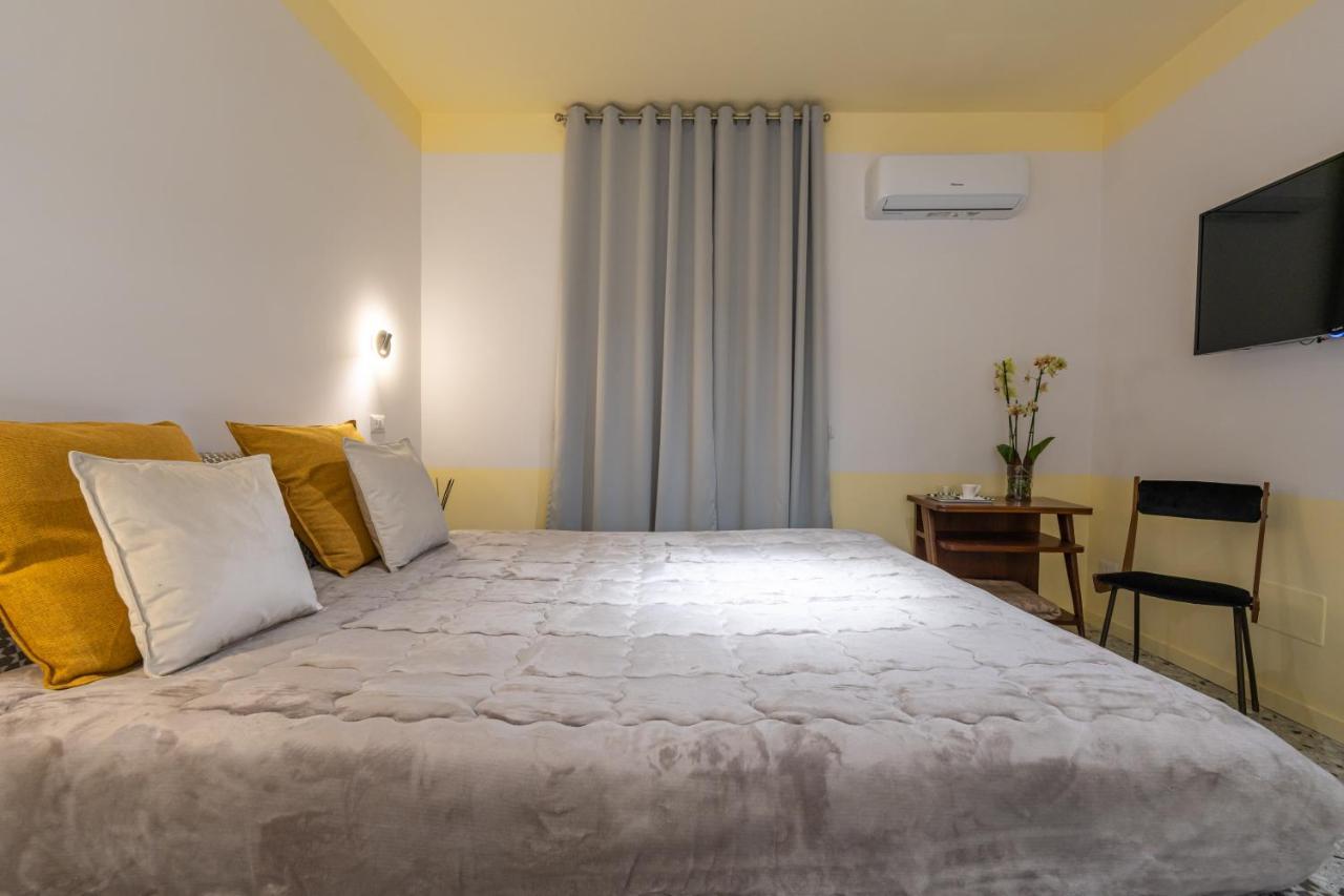 Bed and Breakfast Teatro Toledo 272 Neapel Exterior foto